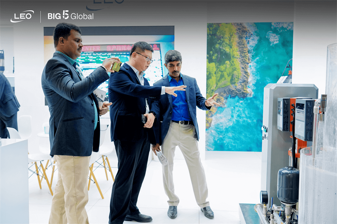 LEO PHOTOS at Big 5 Global 2025 2